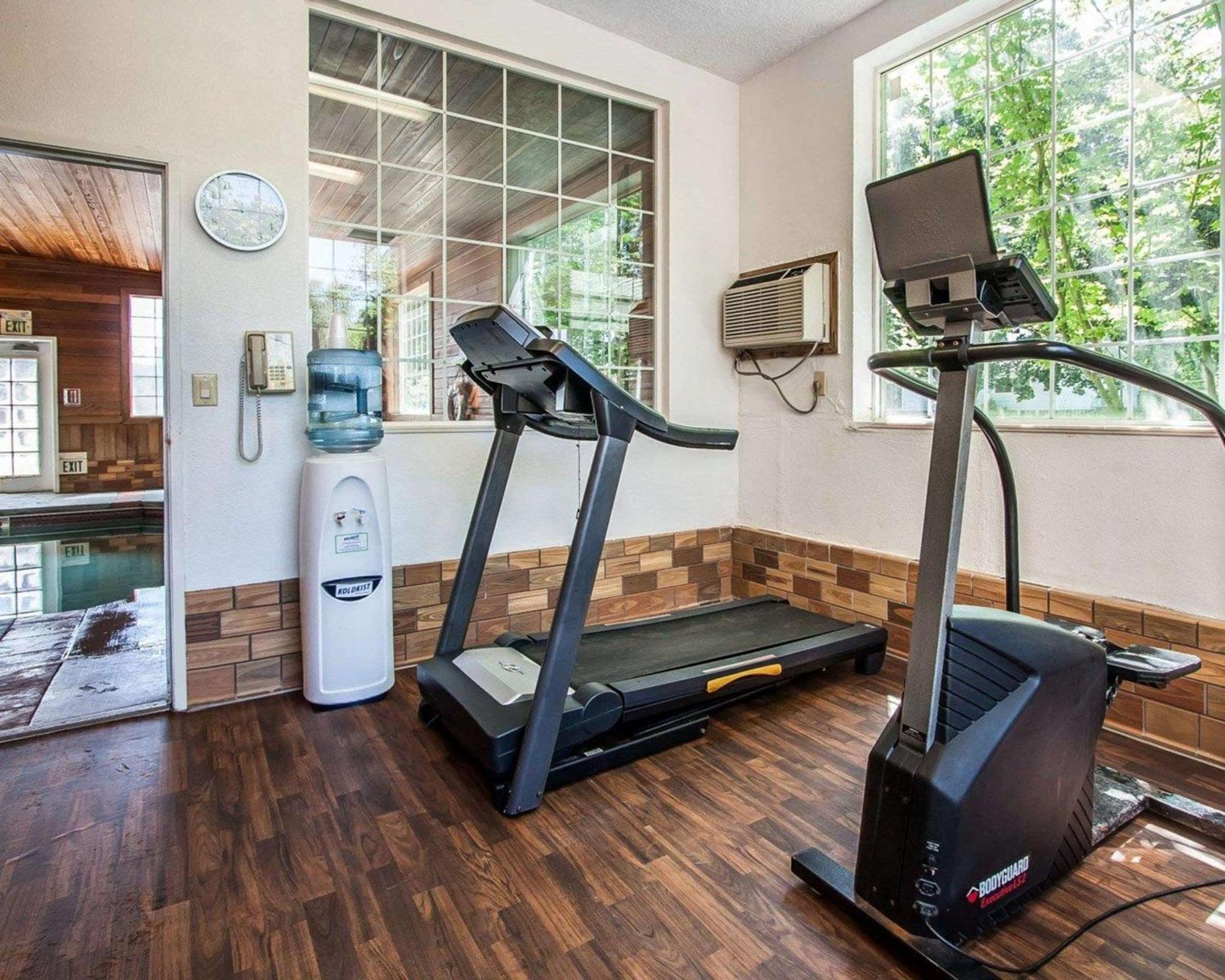 Comfort Suites Clackamas Bagian luar foto