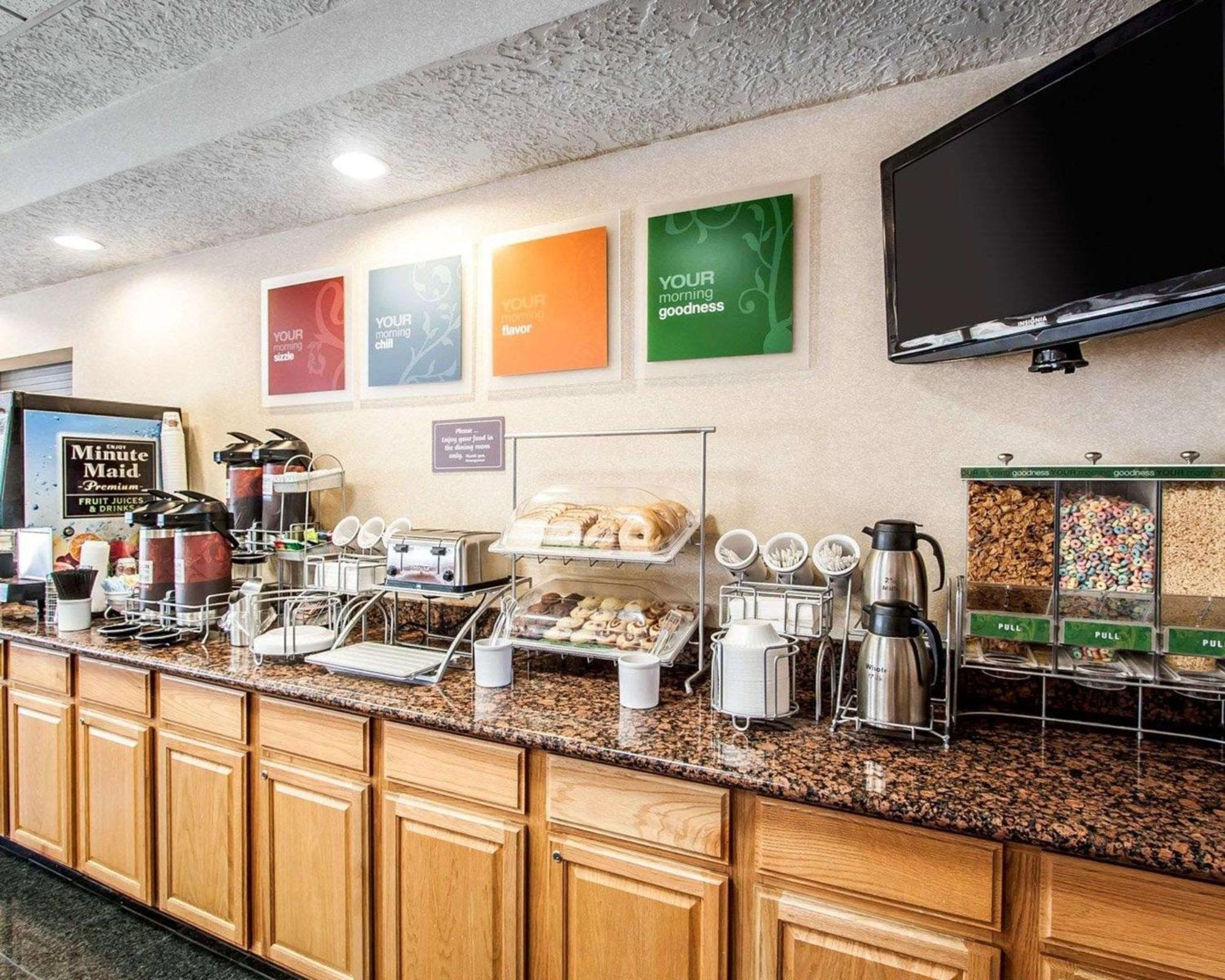 Comfort Suites Clackamas Bagian luar foto