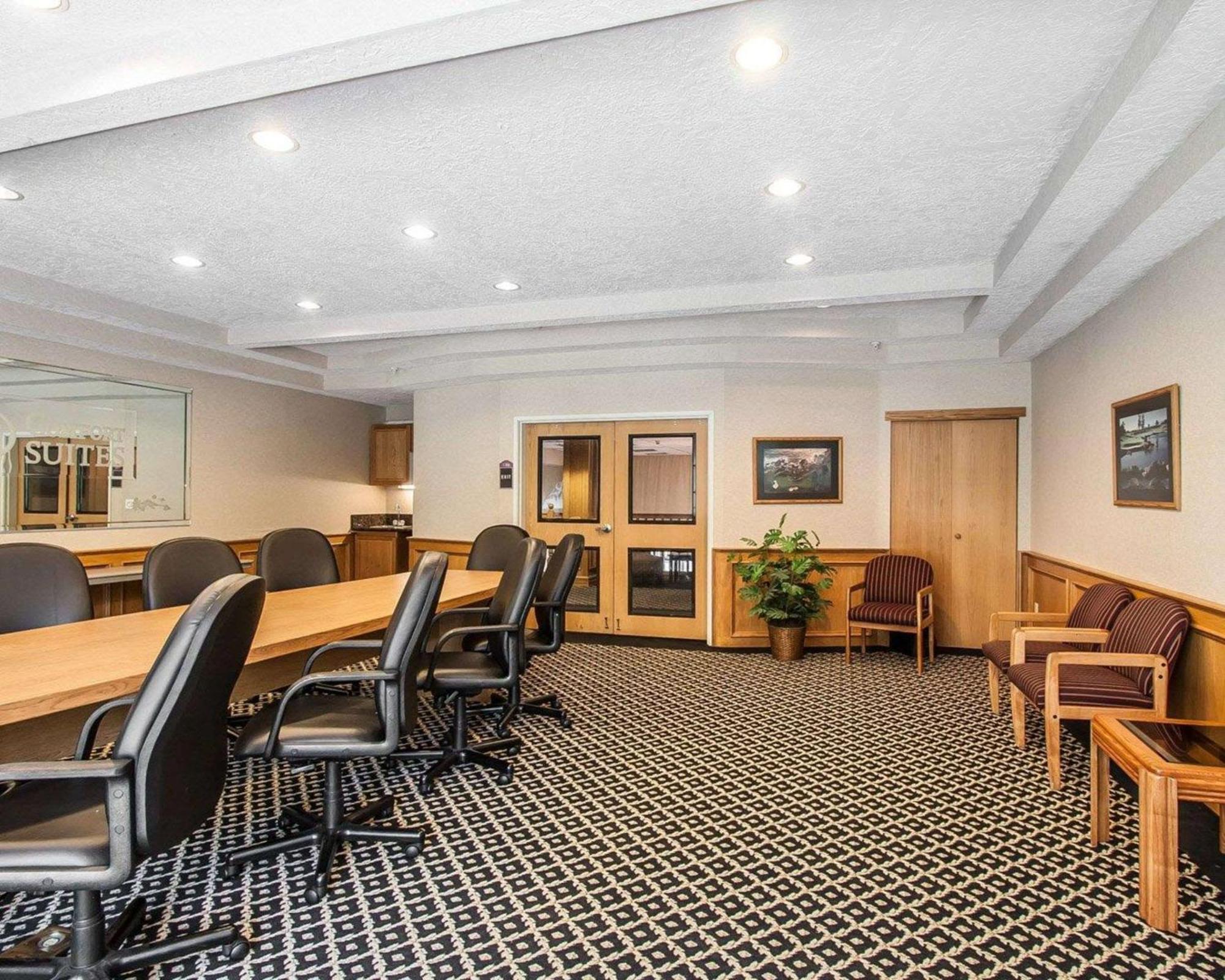 Comfort Suites Clackamas Bagian luar foto