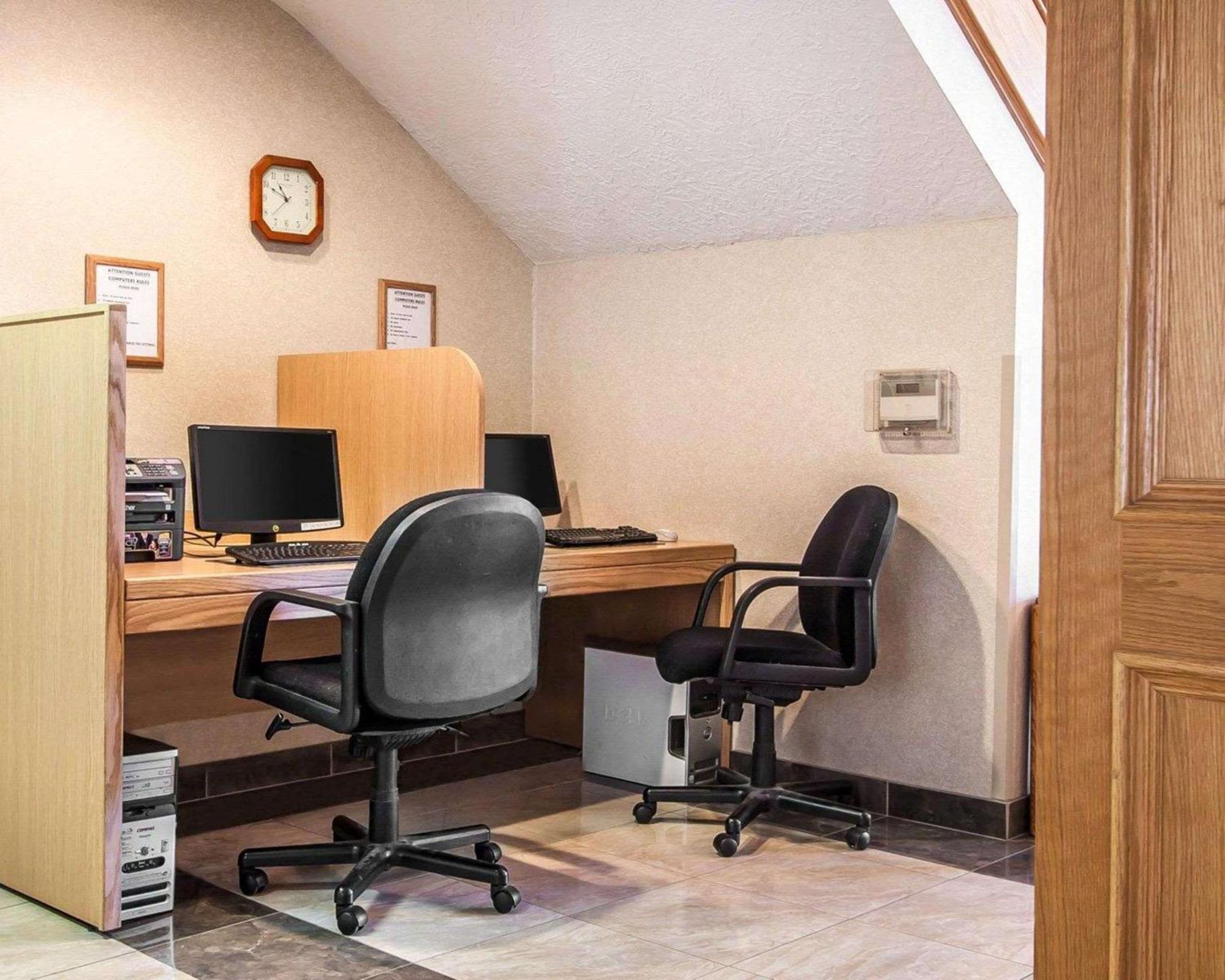 Comfort Suites Clackamas Bagian luar foto