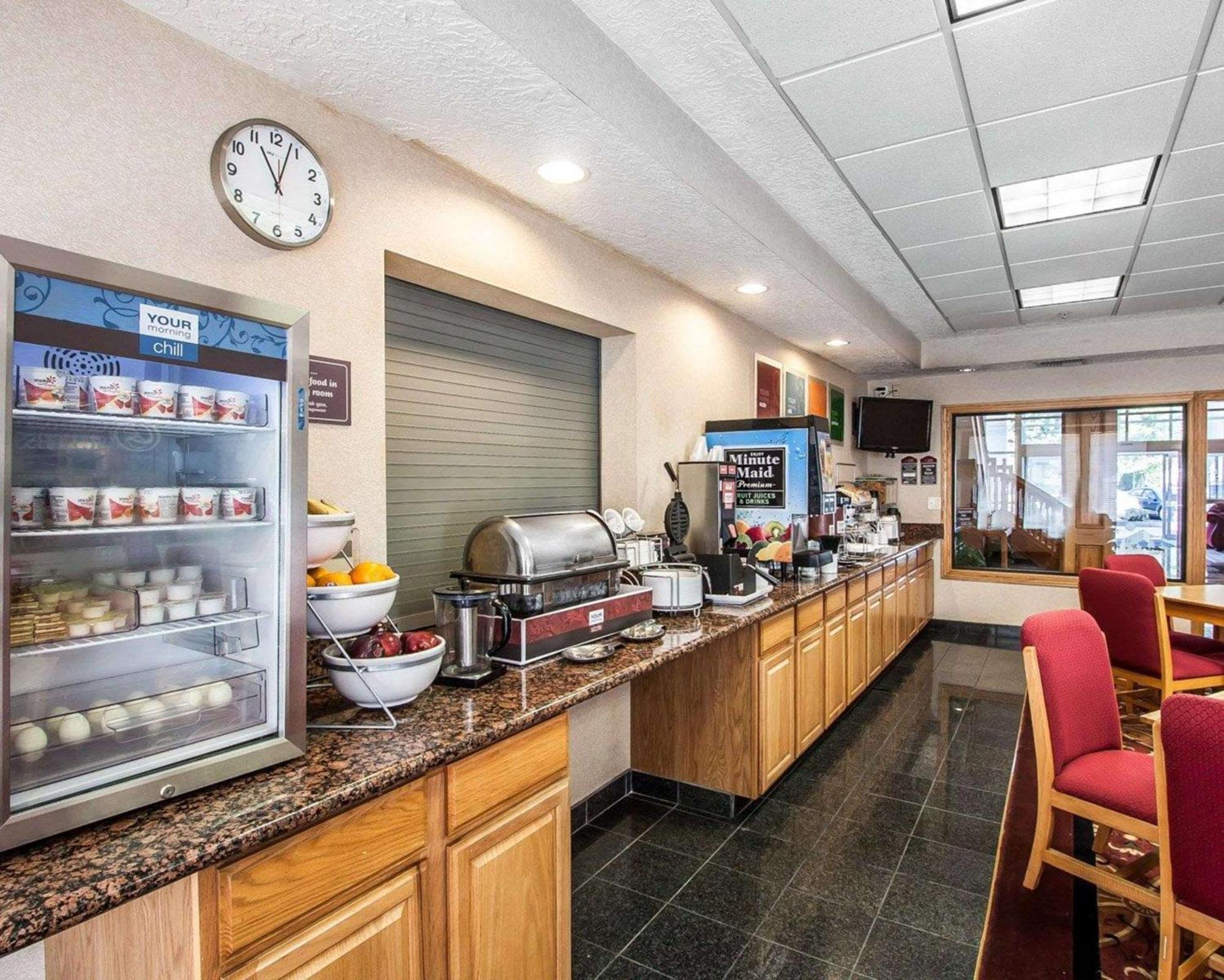 Comfort Suites Clackamas Bagian luar foto