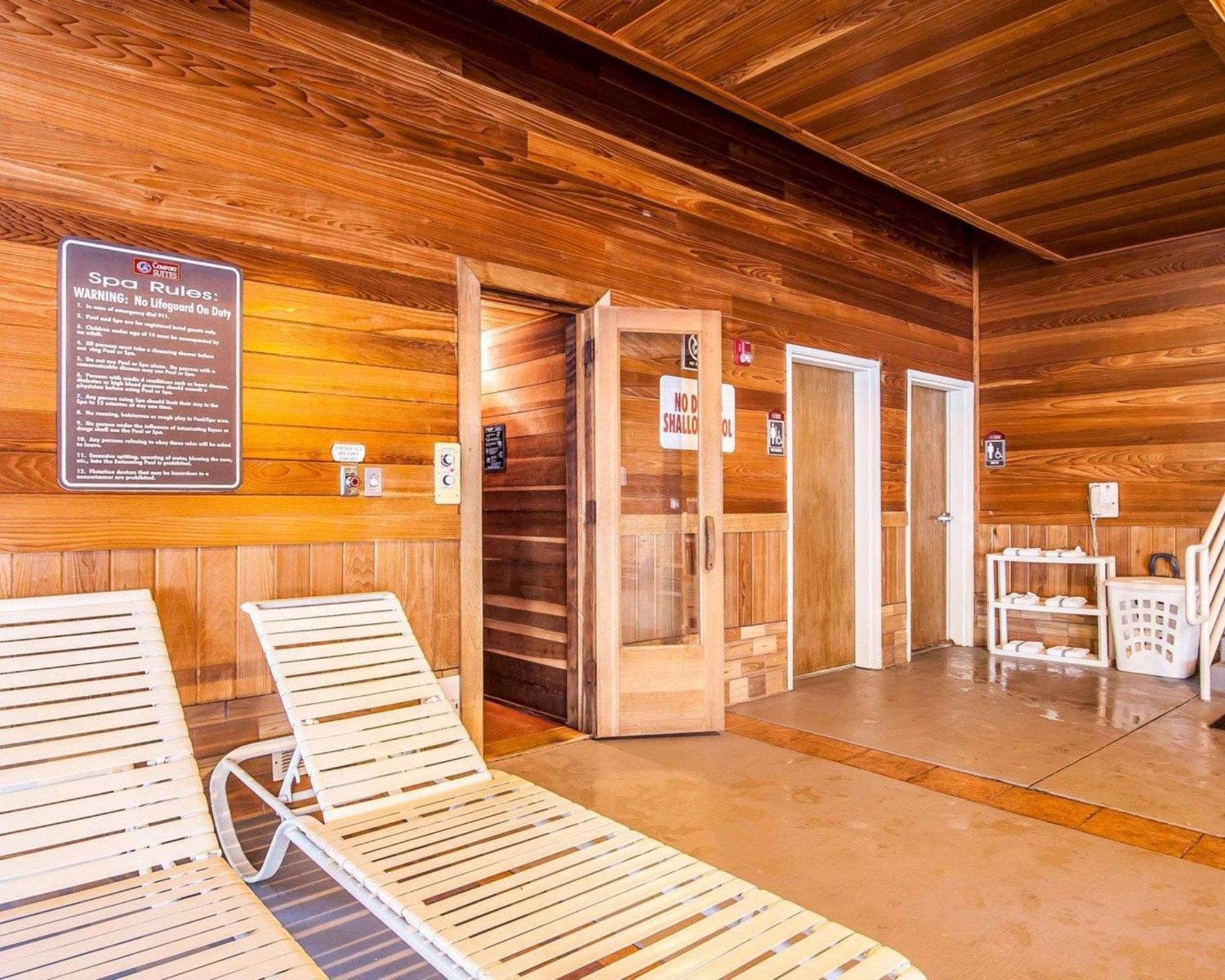 Comfort Suites Clackamas Bagian luar foto