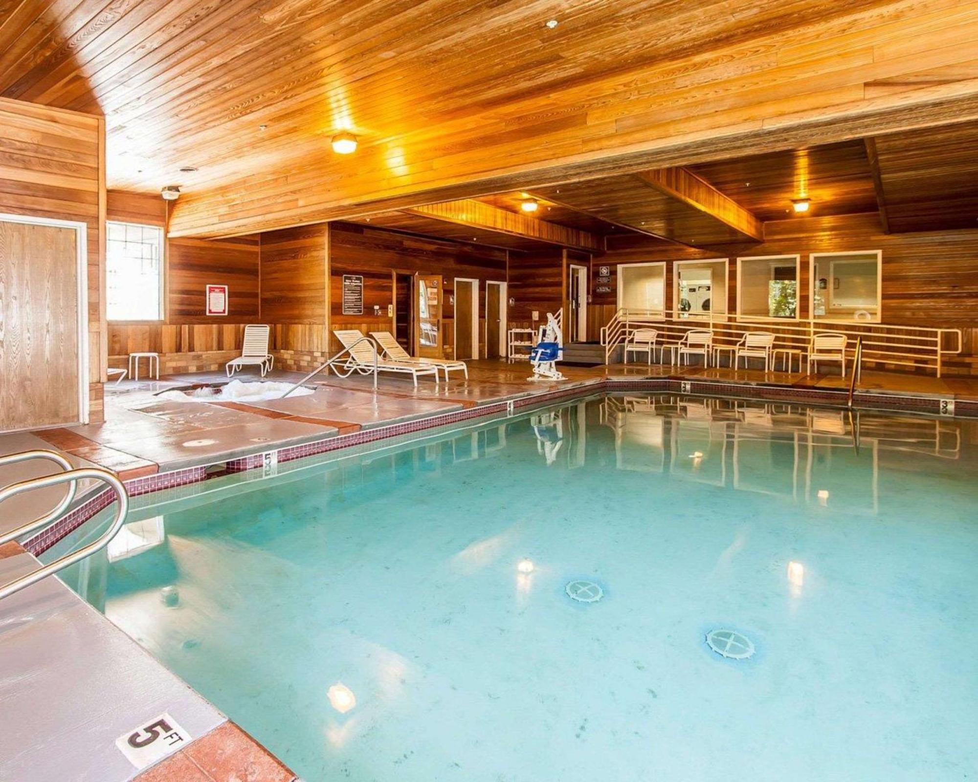Comfort Suites Clackamas Bagian luar foto