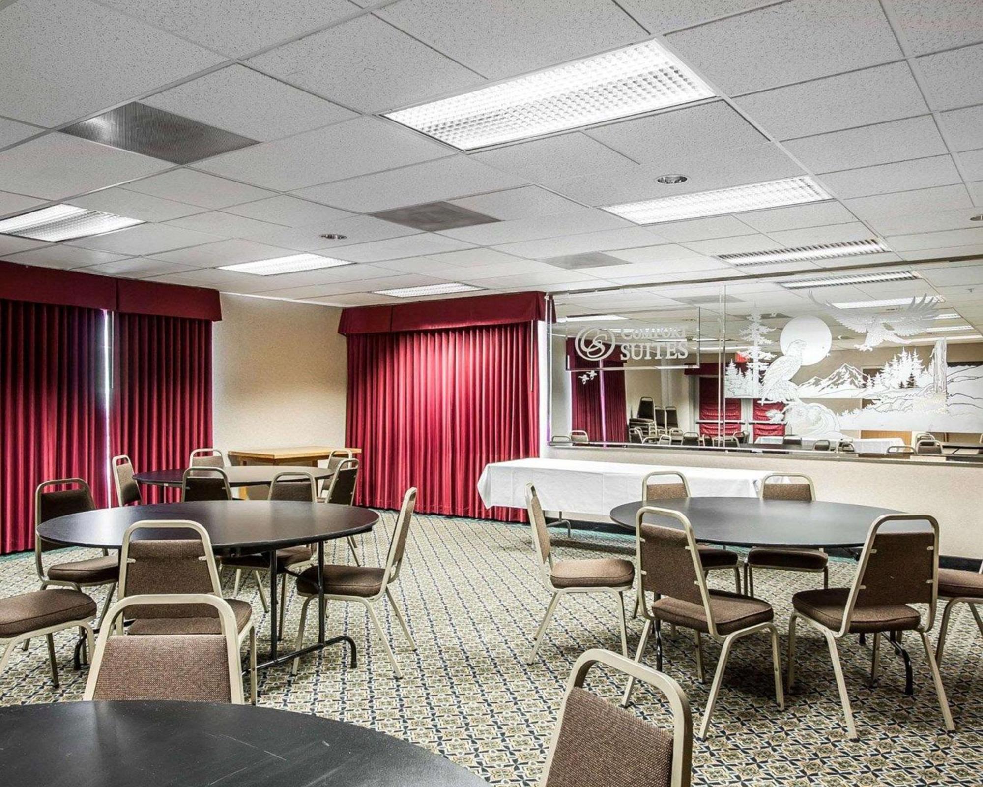Comfort Suites Clackamas Bagian luar foto