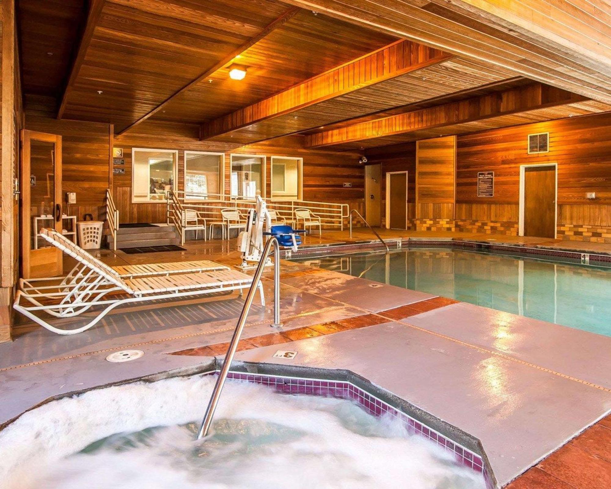 Comfort Suites Clackamas Bagian luar foto