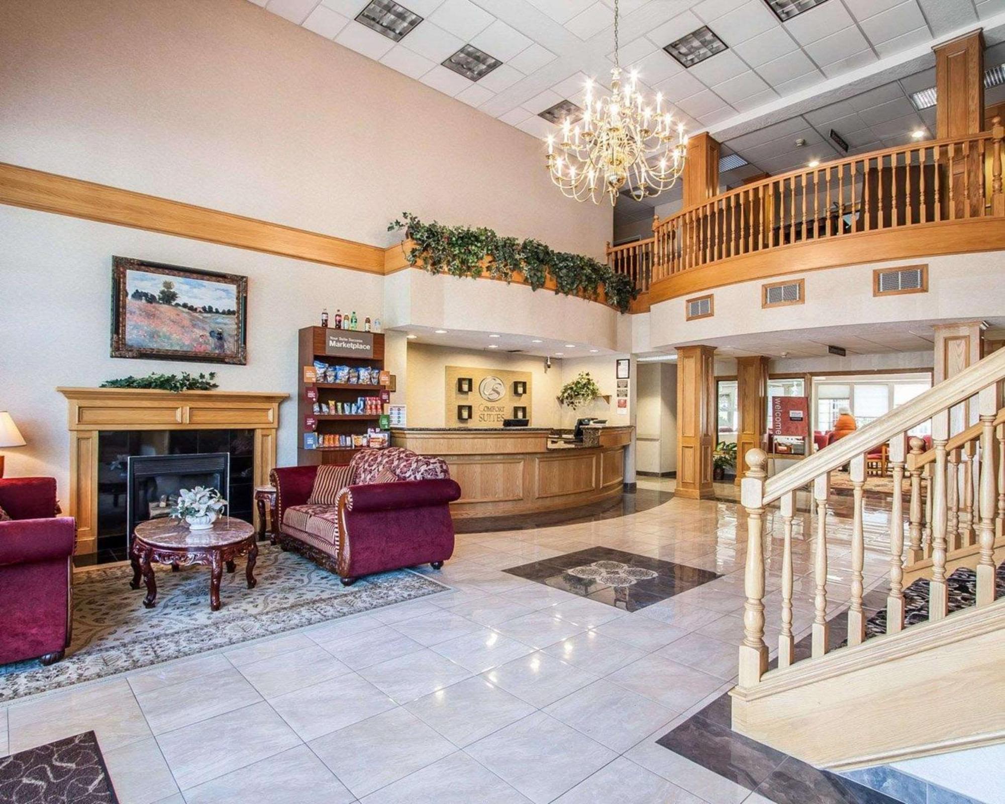 Comfort Suites Clackamas Bagian luar foto