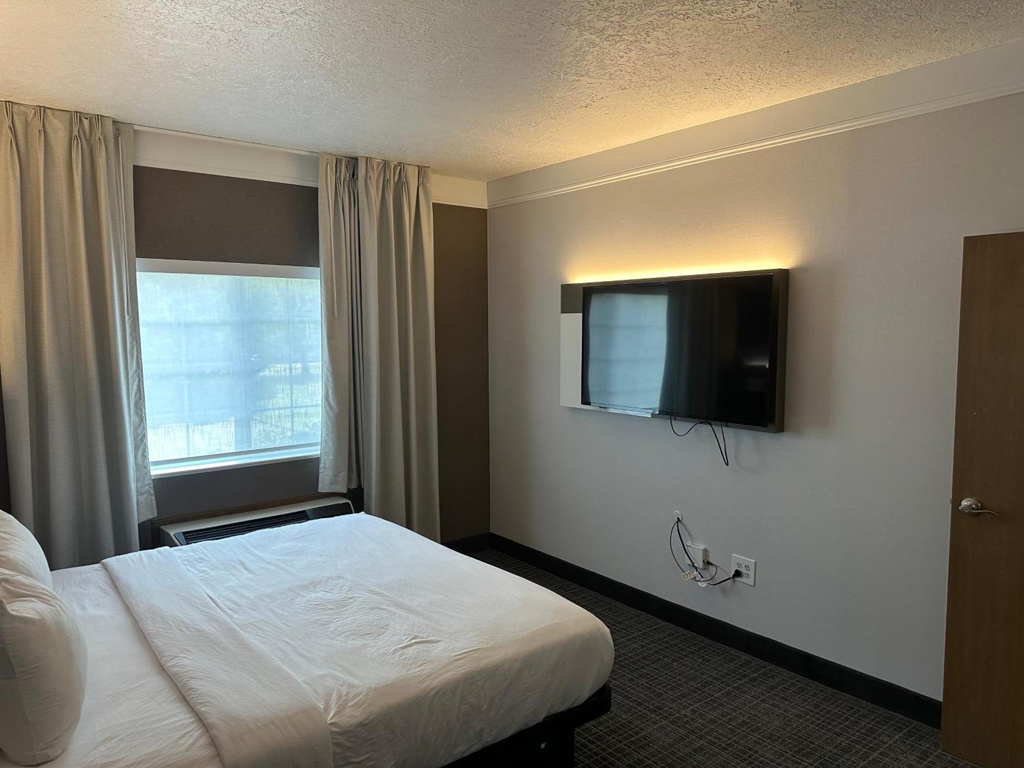 Comfort Suites Clackamas Bagian luar foto