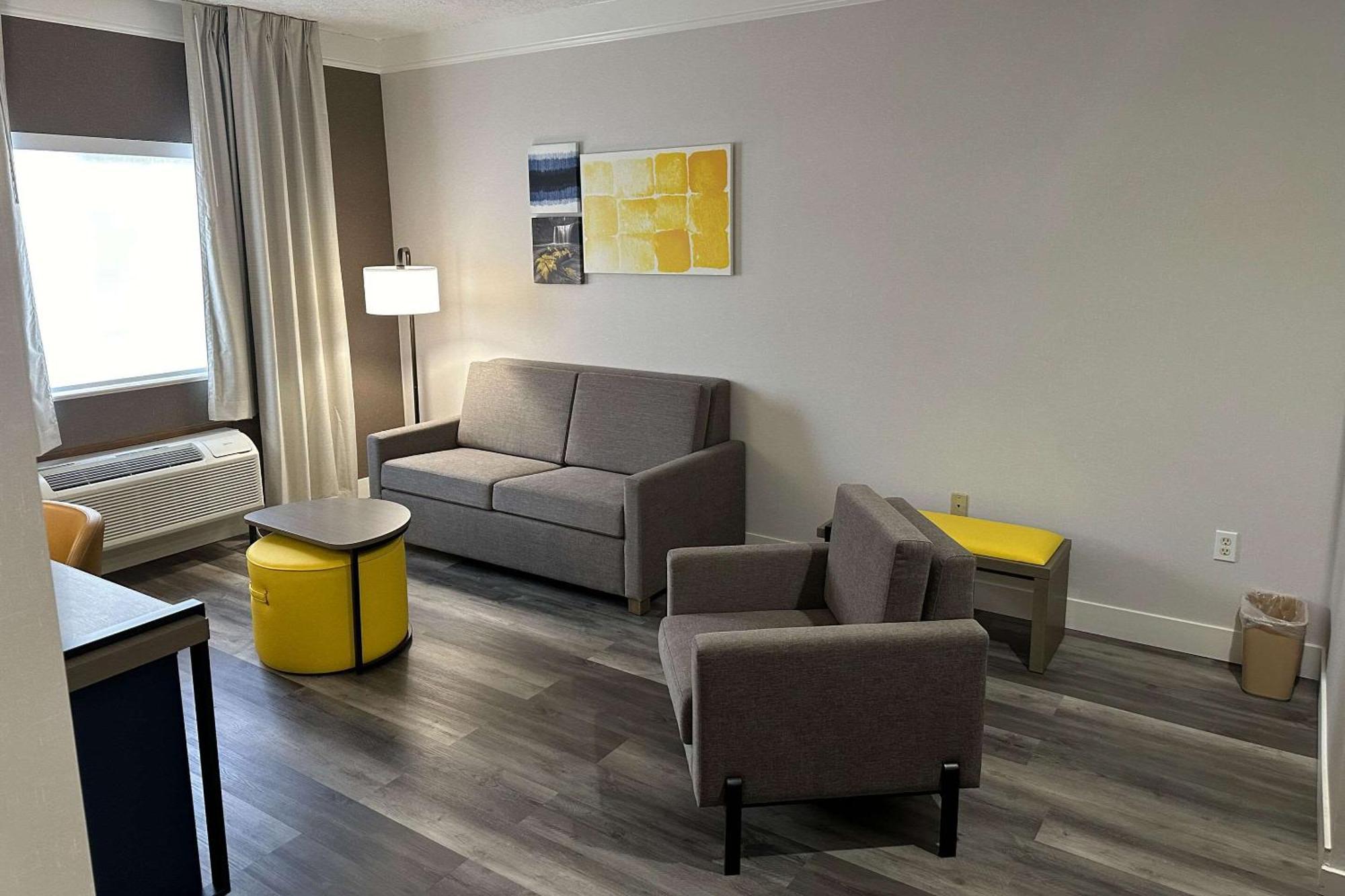 Comfort Suites Clackamas Bagian luar foto