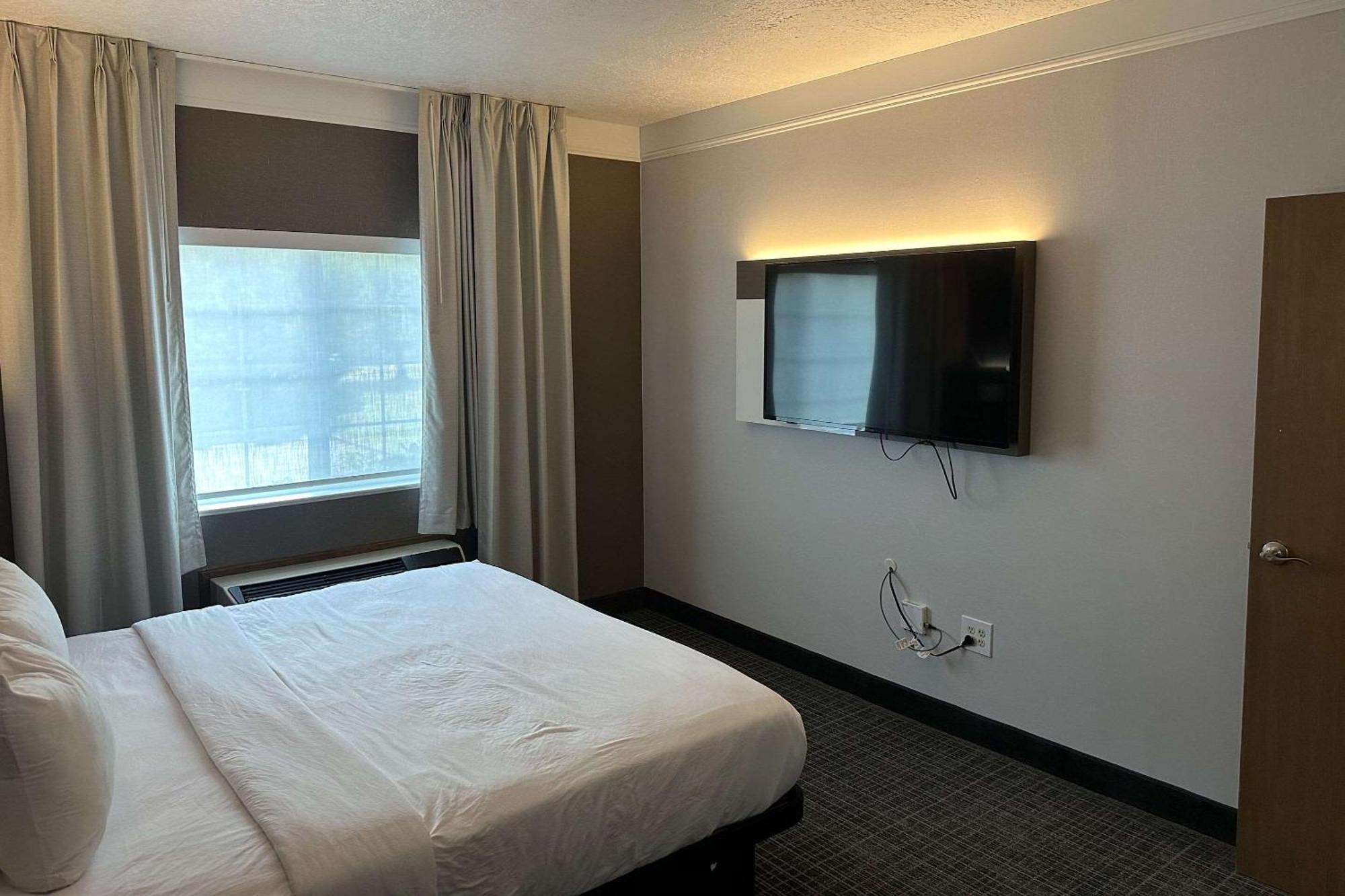 Comfort Suites Clackamas Bagian luar foto